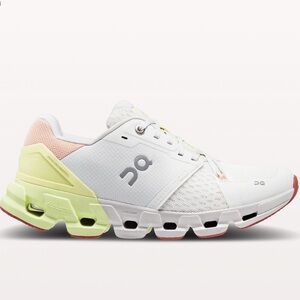 LIKE NEW! ON CLOUDFLYER